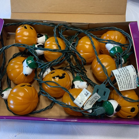 Peanut snoopy, low mode, plastic Halloween Punkin lights - Picture 3 of 8